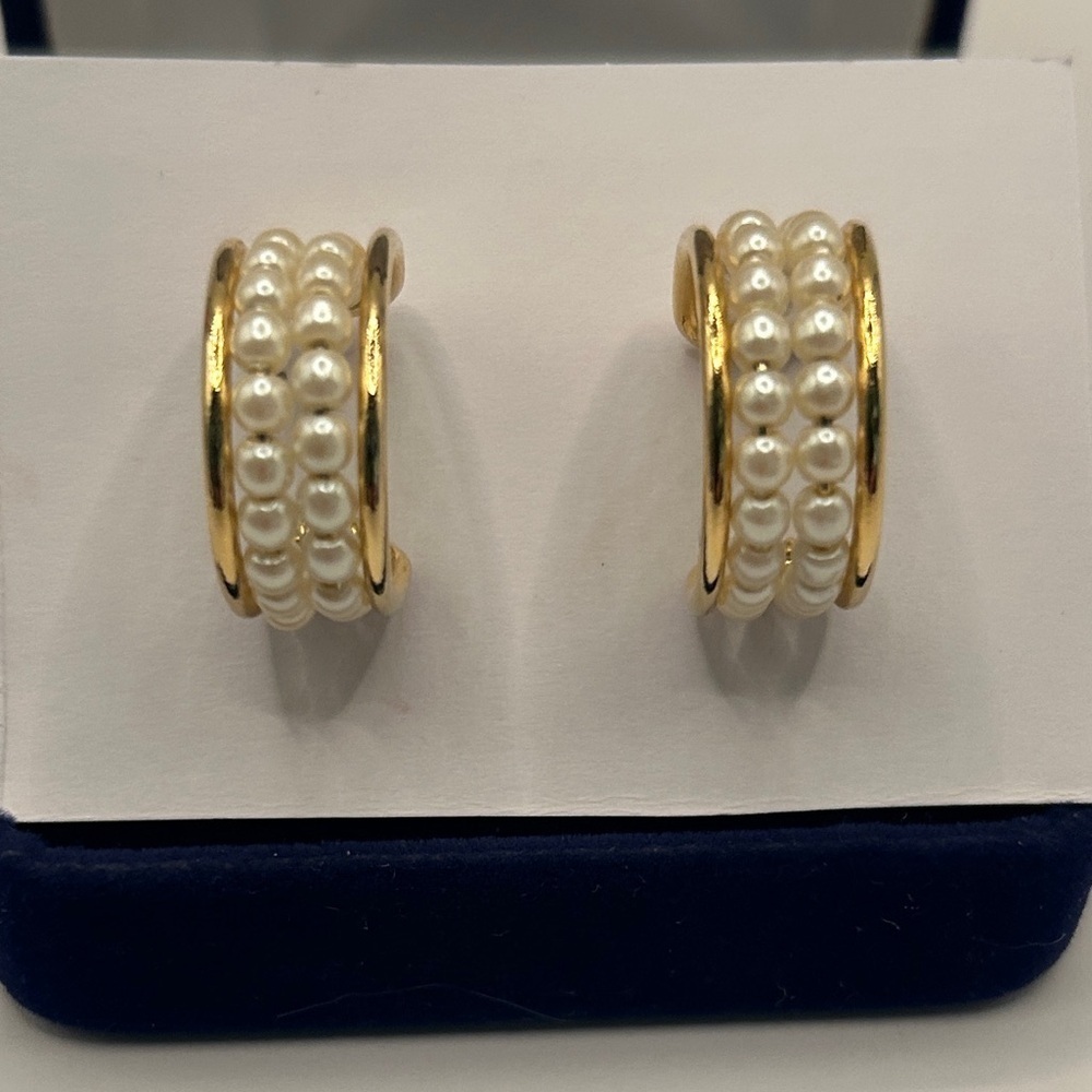 Avon Gold and Pearl Accent Earrings - Picture 9 of 9